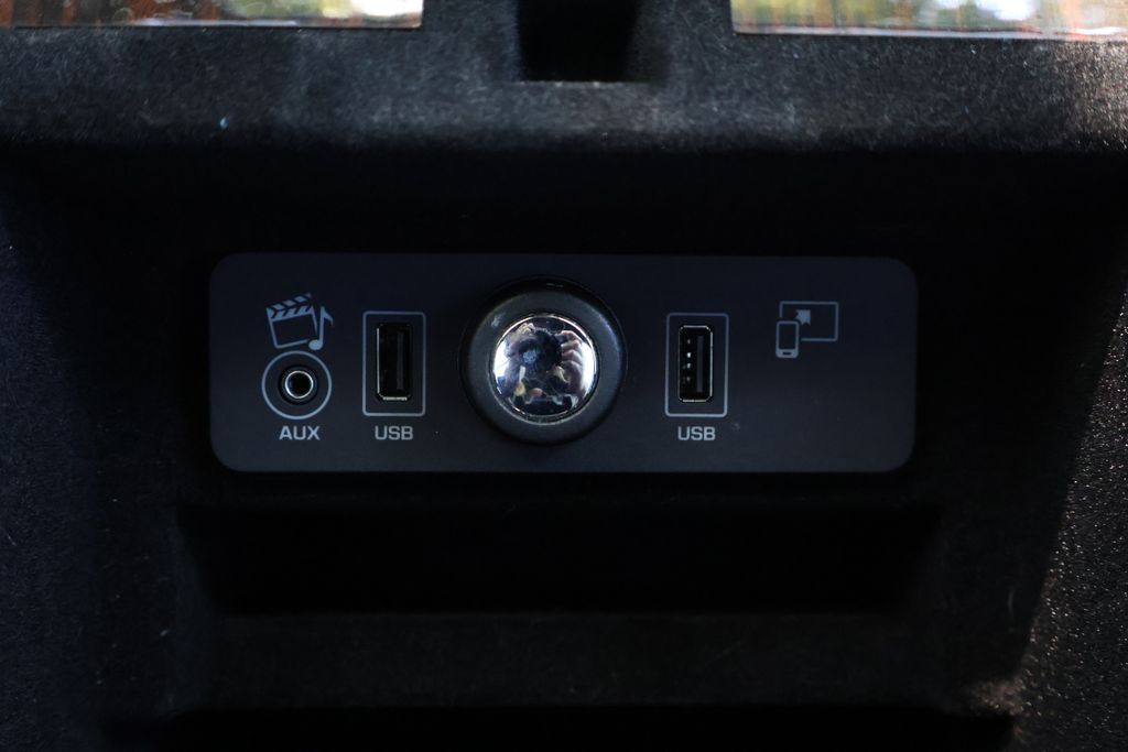 Thumbnail: 2016 Land Rover Range Rover - 22