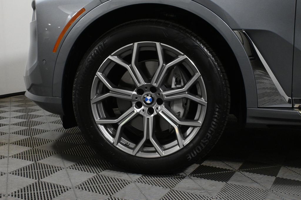 Thumbnail: 2024 BMW X7 - 12