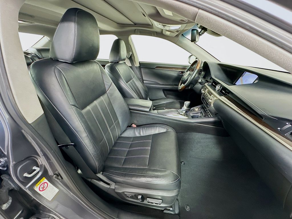 Thumbnail: 2017 Lexus ES - 29