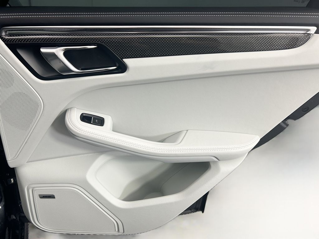 Thumbnail: 2026 Porsche Macan - 28