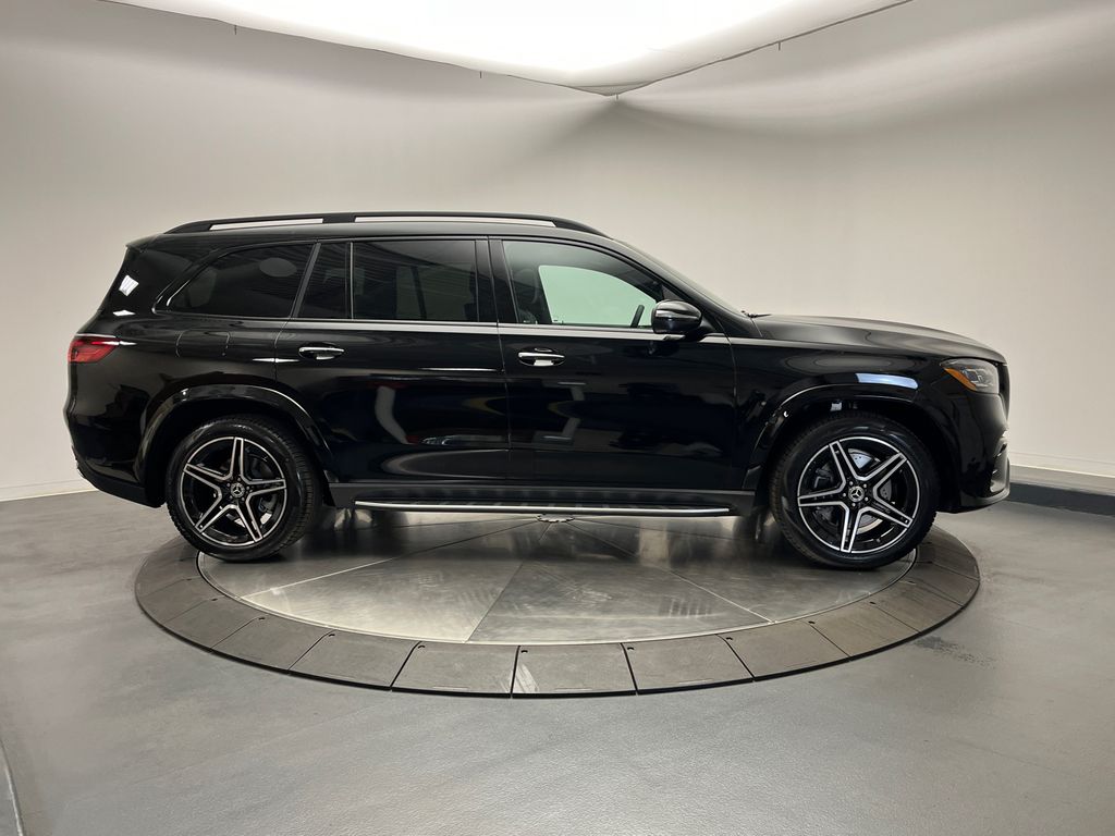 2025 Mercedes-Benz GLS 450 4MATIC 8