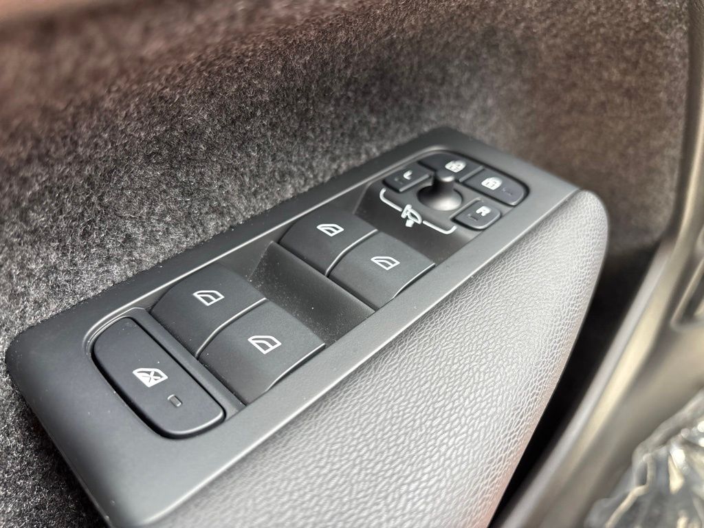 Used 2024 Volvo XC40 SUV