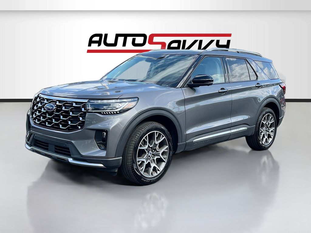 Used 2025 Gray Metallic Ford Platinum image 3