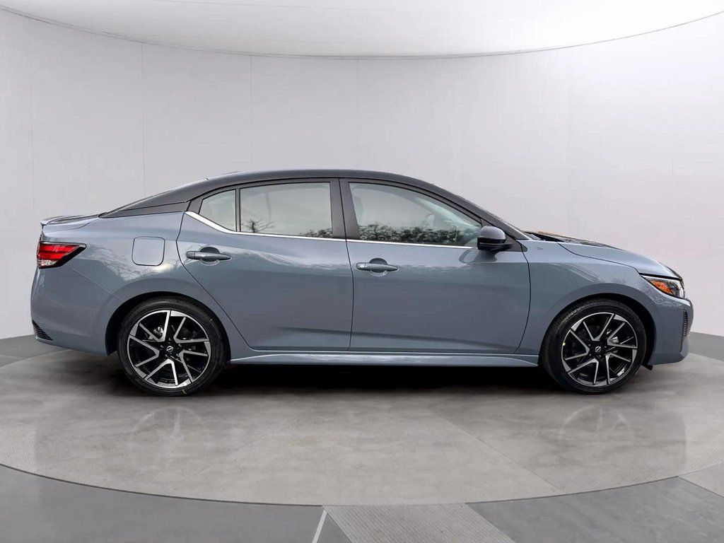 New 2025 Atlantic Gray Metallic/Super Black Nissan SR image 2