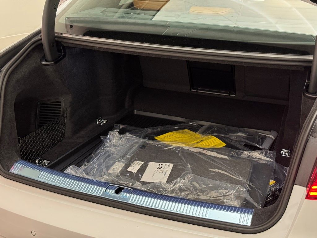 Thumbnail: 2025 Audi A8 - 29