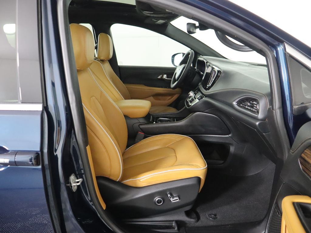 Thumbnail: 2022 Chrysler Pacifica - 20