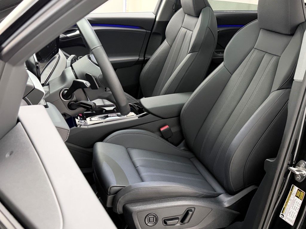 Thumbnail: 2025 Audi Q6 e-tron - 31