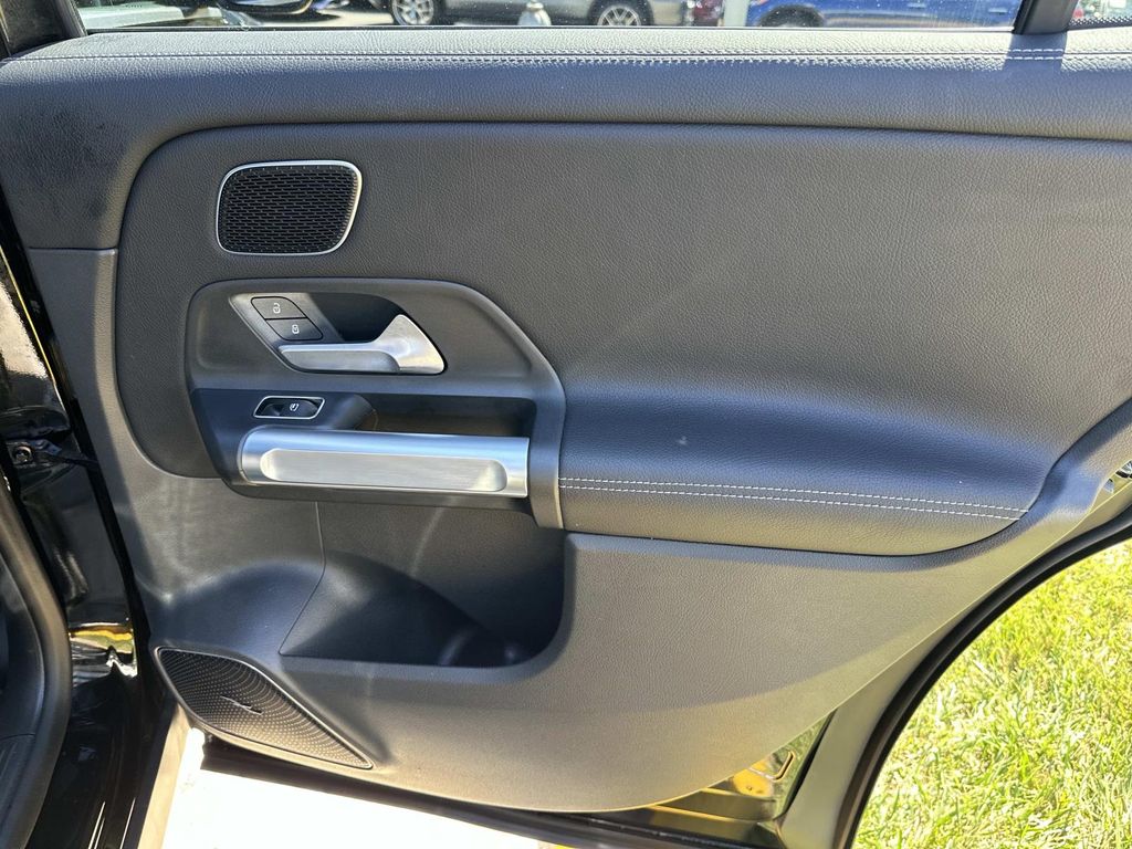 Thumbnail: 2024 Mercedes-Benz GLB - 24