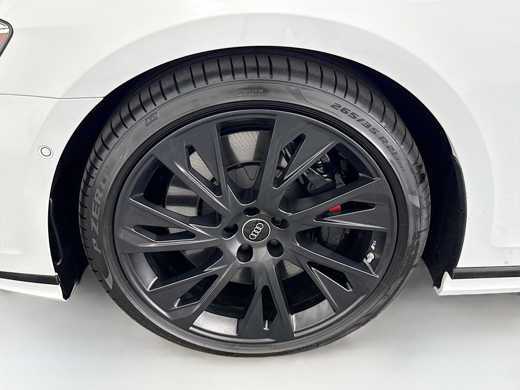 Thumbnail: 2025 Audi S8 - 29