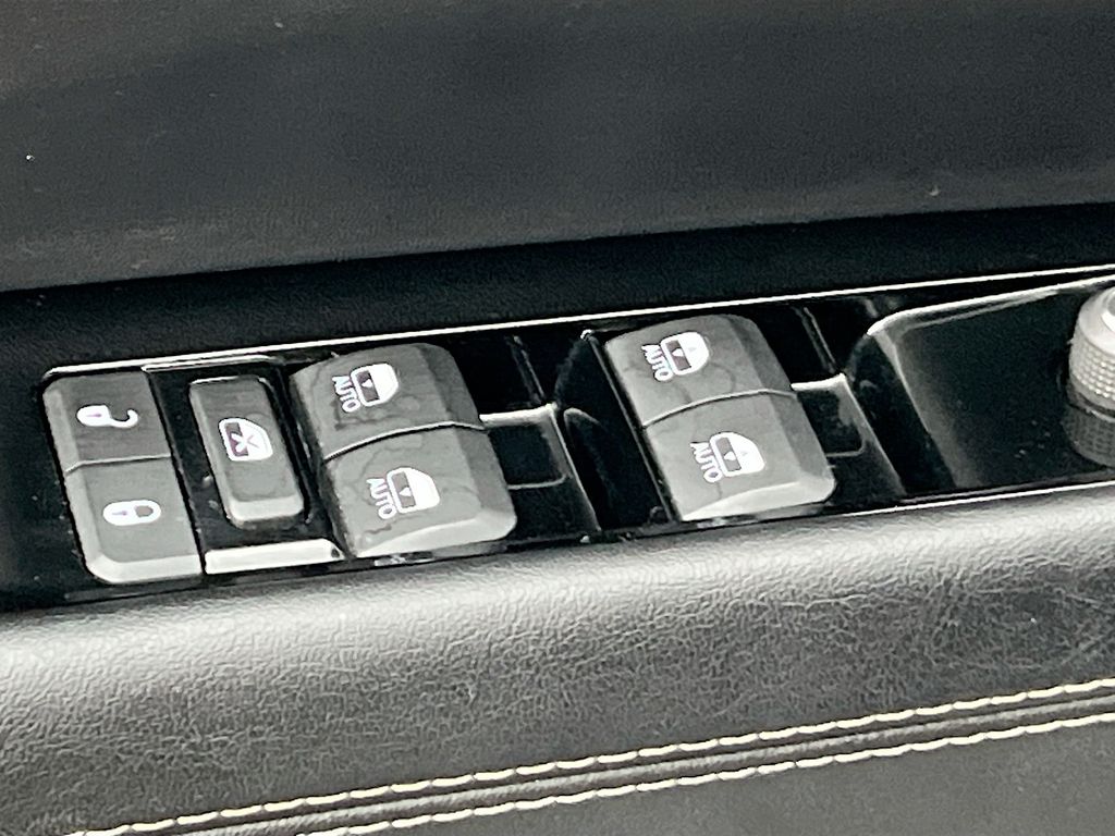Used 2023 White Jeep Series II image 18