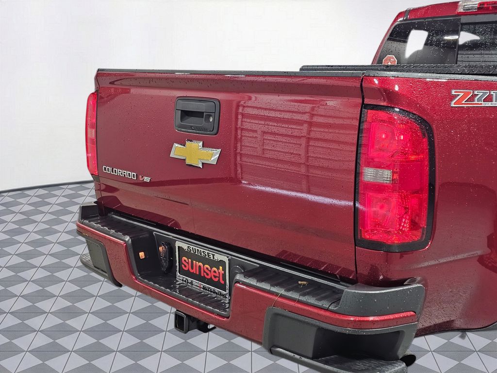 Used 2018 Red Chevrolet Z71 image 14