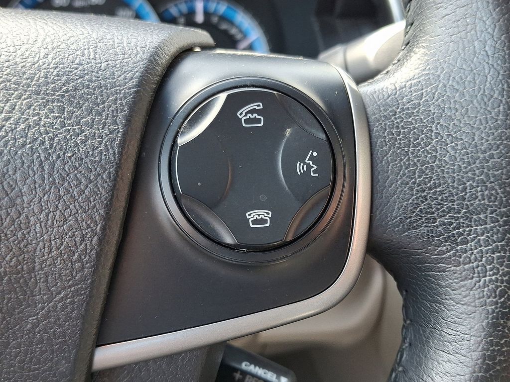2014 Toyota Camry XLE 22
