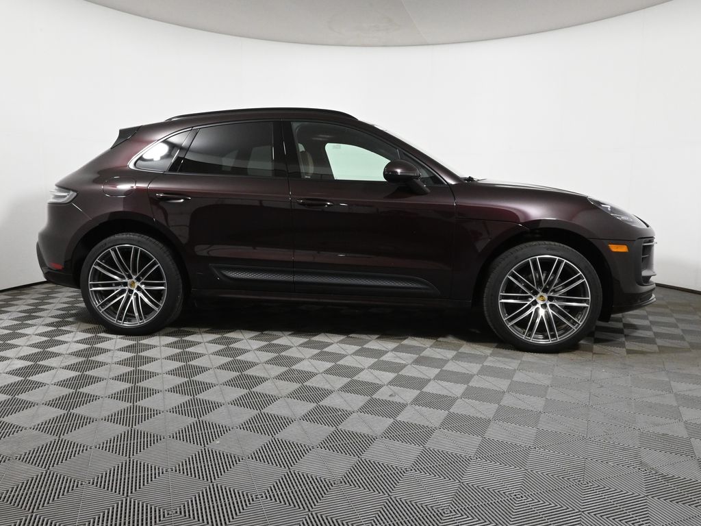 2024 Porsche Macan  8
