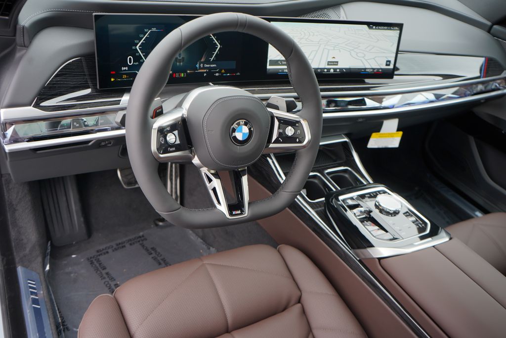 Thumbnail: 2025 BMW 7 Series - 13