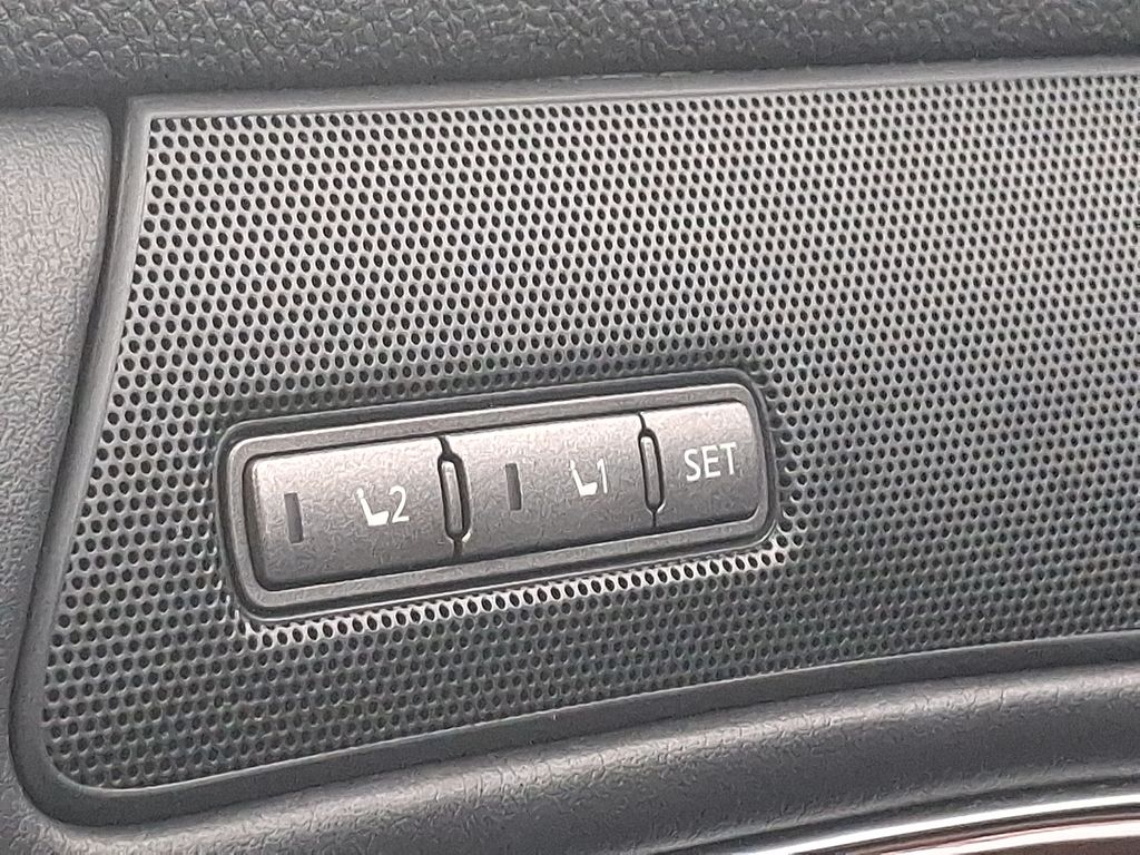 Thumbnail: 2015 INFINITI Q70 - 25