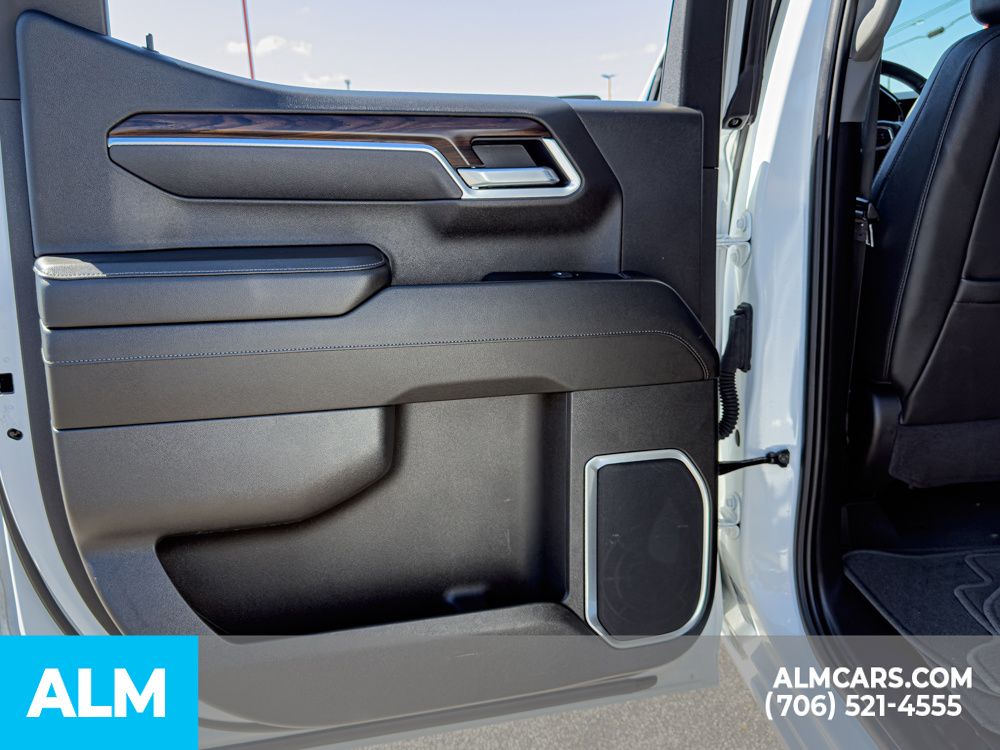 Used 2025 Summit White GMC SLT image 20