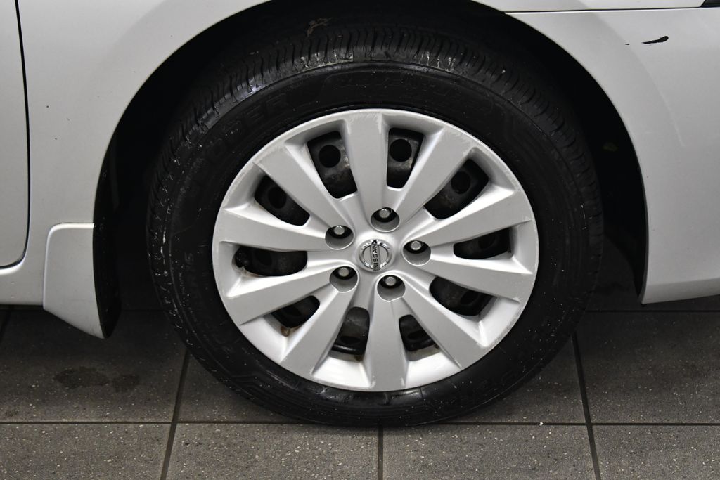 Thumbnail: 2015 Nissan Sentra - 11