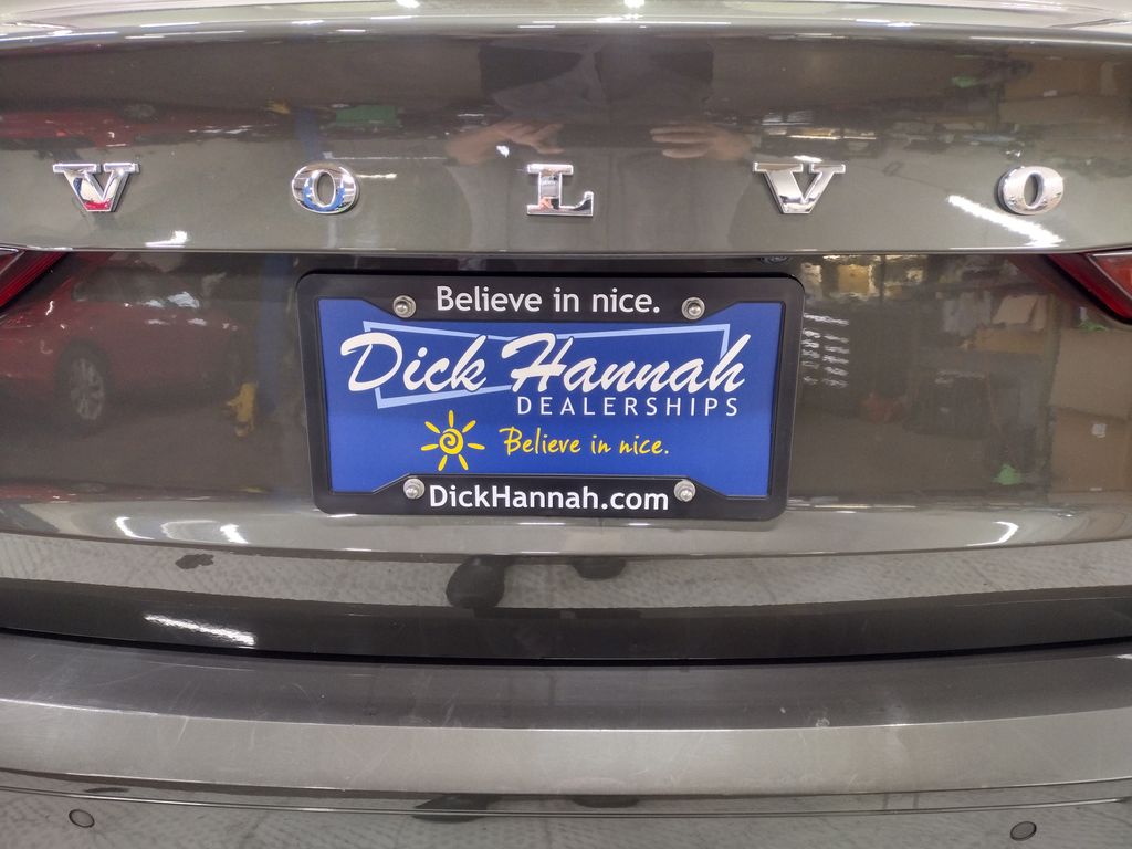 2021 Volvo S60 T6 Momentum