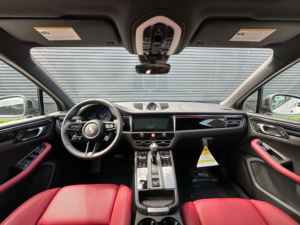 Thumbnail: 2025 Porsche Macan - 30