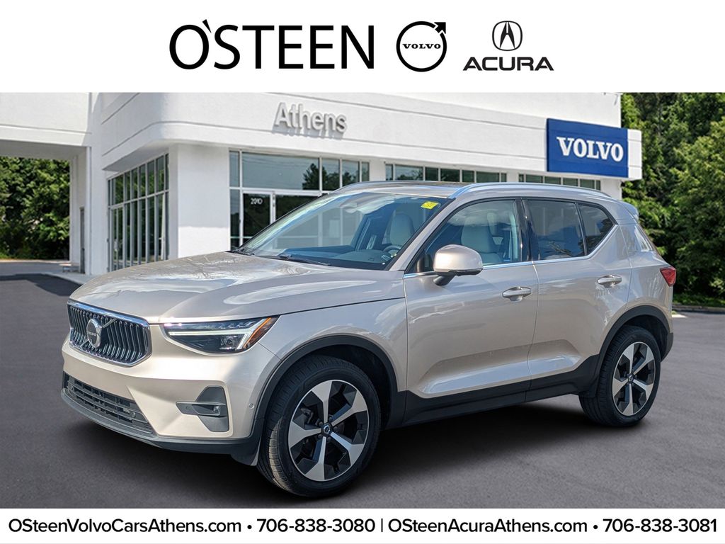 2024 Volvo XC40 B5 Plus Bright Theme AWD