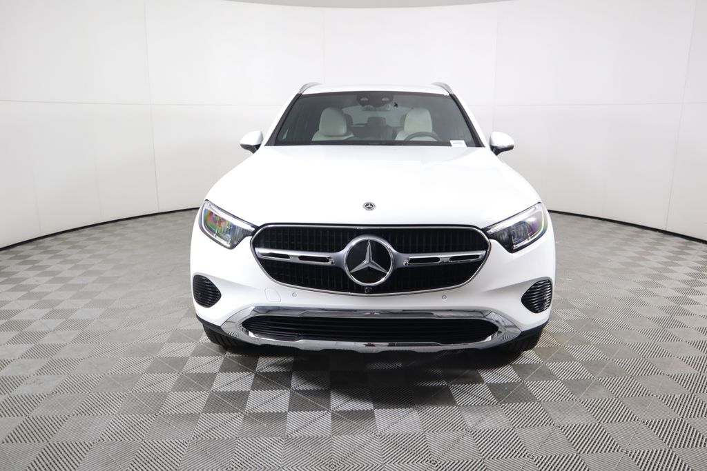 2025 Mercedes-Benz GLC 300 2