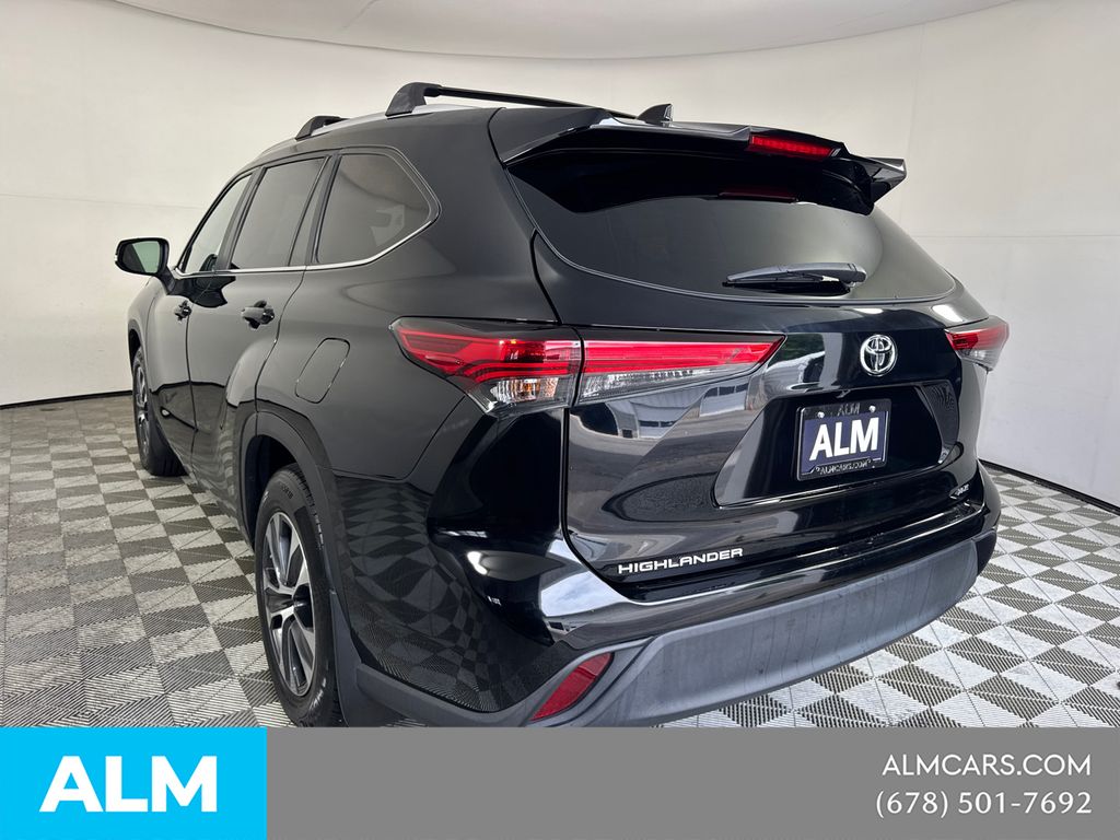 Used 2023 Black Toyota XLE image 9