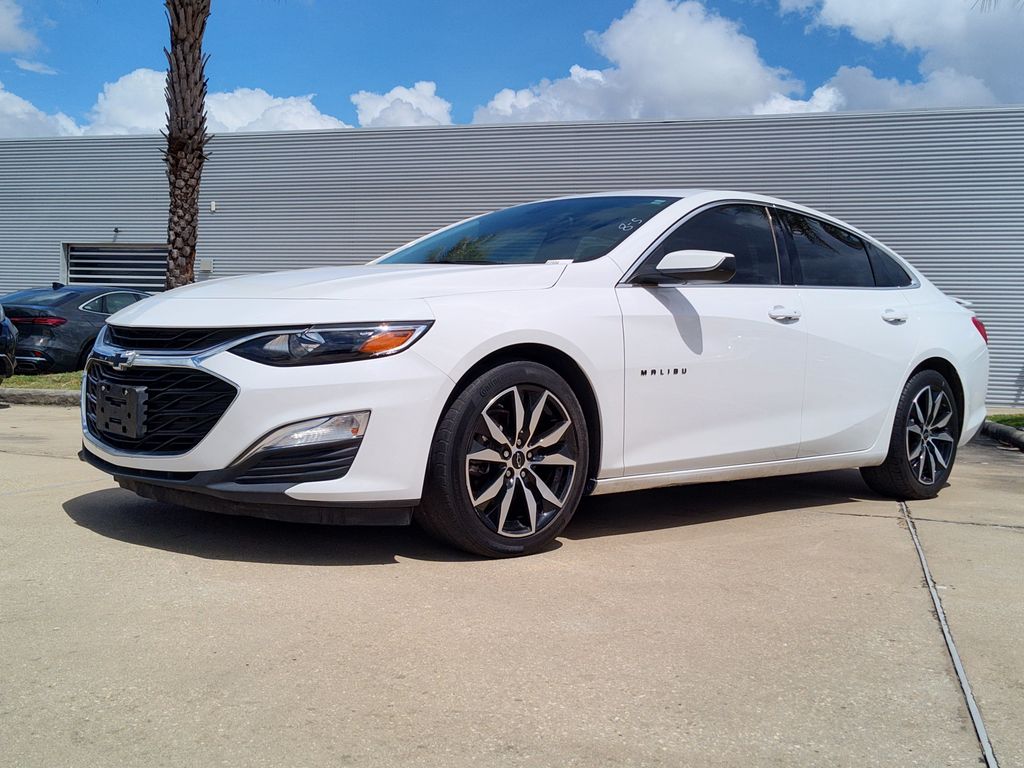 Summit White 2022 Chevrolet Malibu Sedan Front-Wheel Drive Continuously Variable Transmission