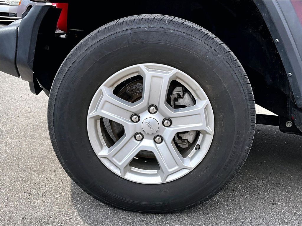2023 Jeep Wrangler — photo 7