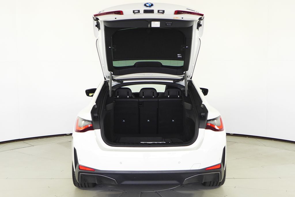 Thumbnail: 2023 BMW i4 - 10