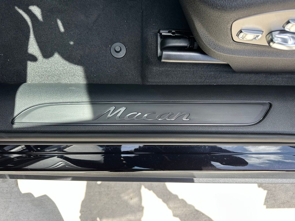 Thumbnail: 2026 Porsche Macan - 20