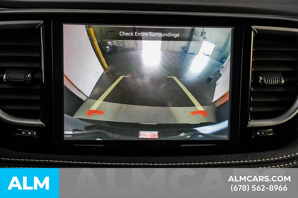 Used 2024 Black Chrysler Select image 33