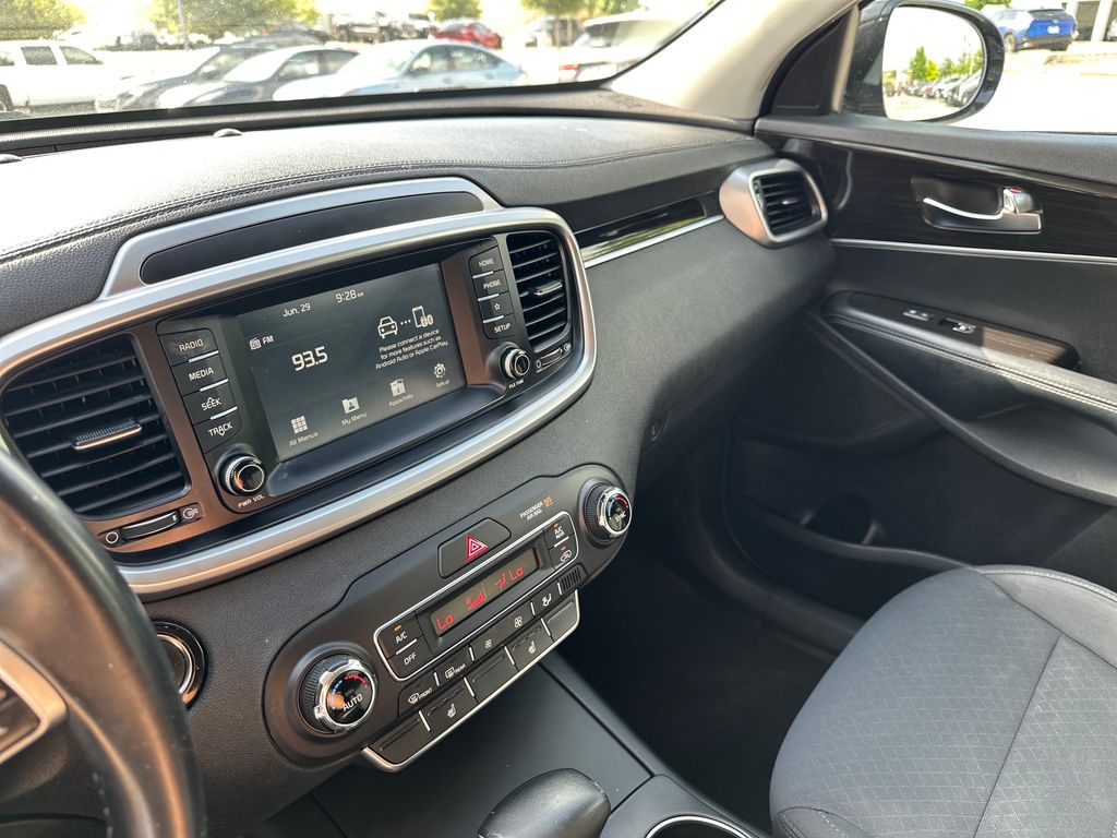 Used 2020 Silver Kia S image 24