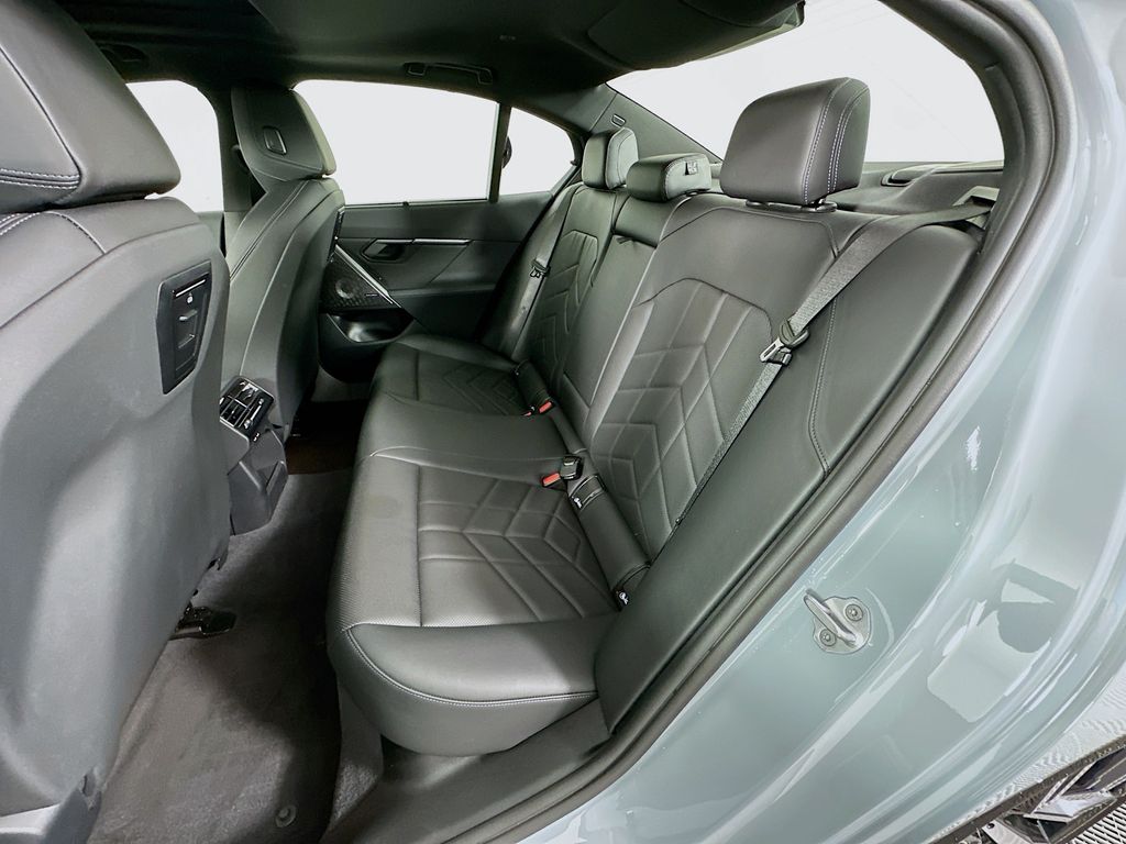 Thumbnail: 2025 BMW 5 Series - 25