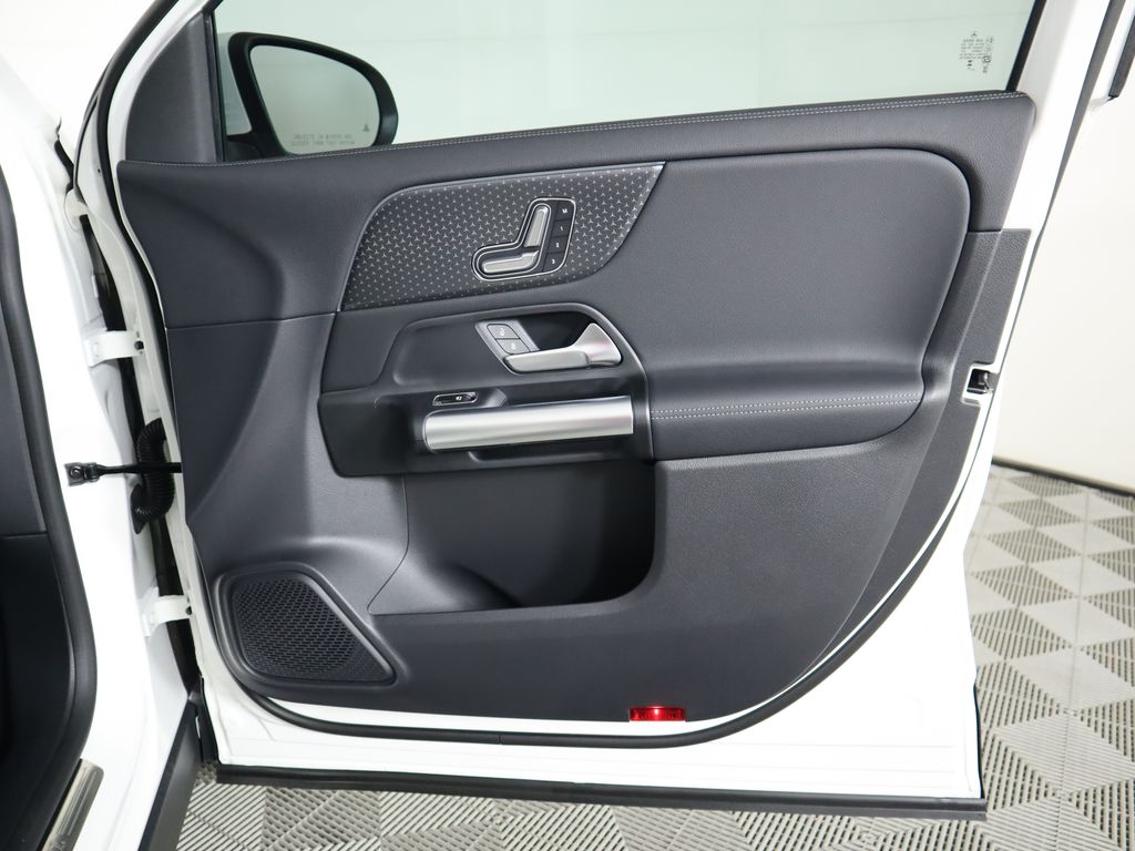 2025 Mercedes-Benz GLA 250 25