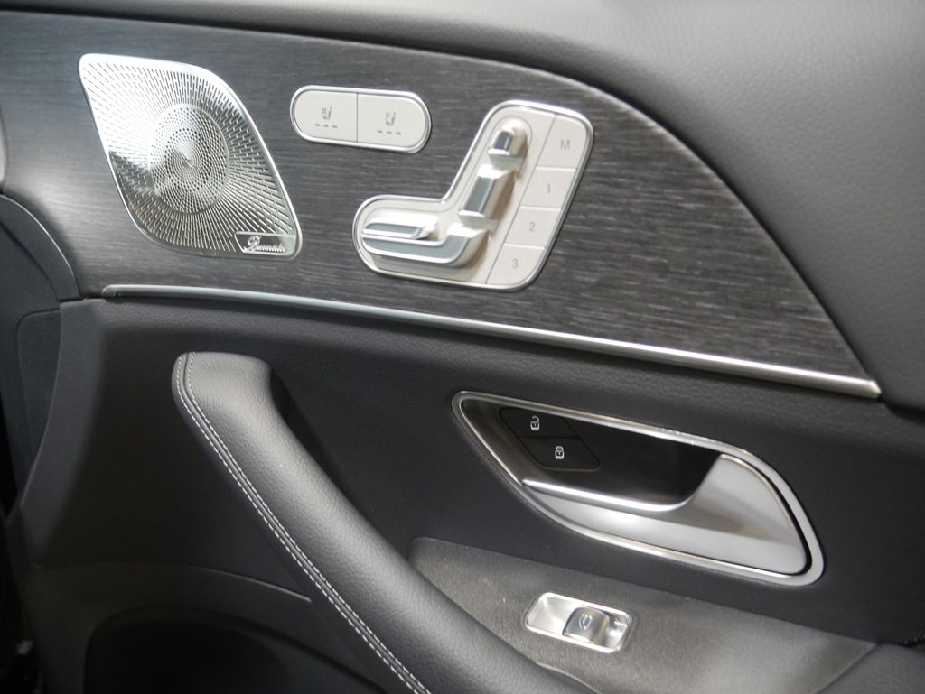 Thumbnail: 2026 Mercedes-Benz GLE - 29