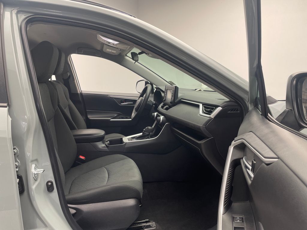 2022 Toyota RAV4 XLE 20