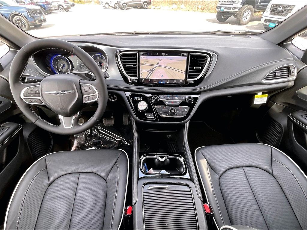 2026 Chrysler Pacifica — photo 12