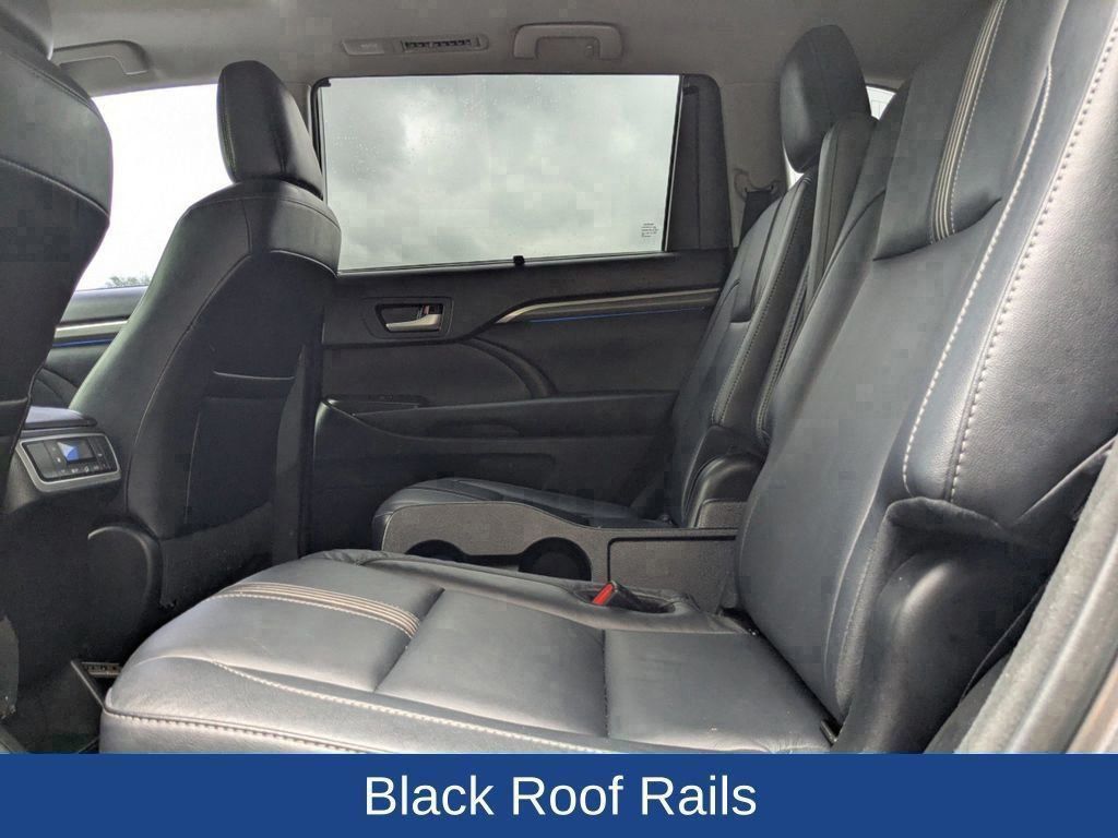 2017 Toyota Highlander SE
