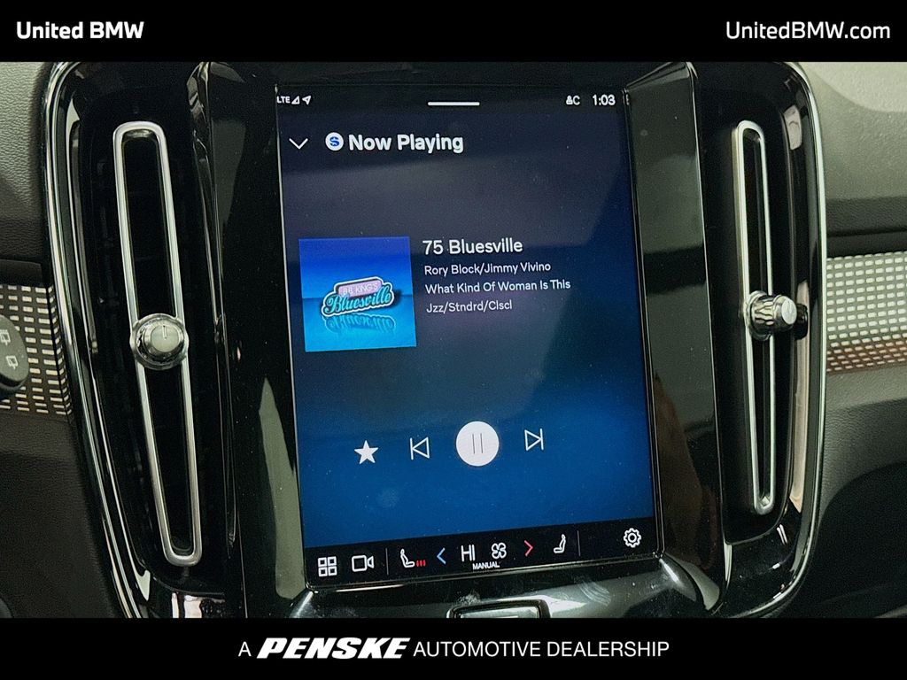 Thumbnail: 2021 Volvo XC40 - 8