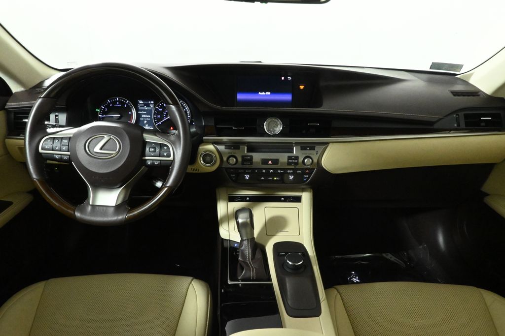 Thumbnail: 2018 Lexus ES - 17