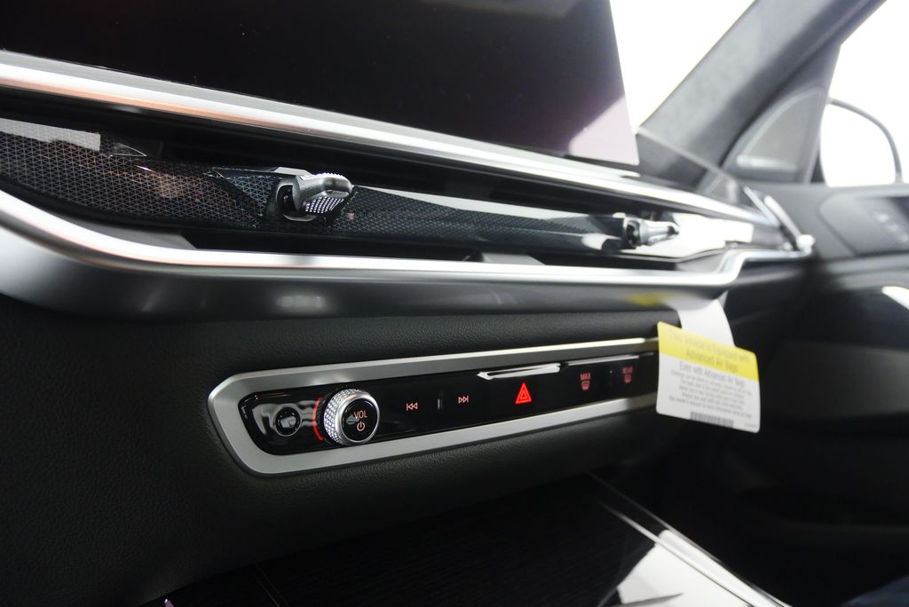 Thumbnail: 2026 BMW X7 - 23