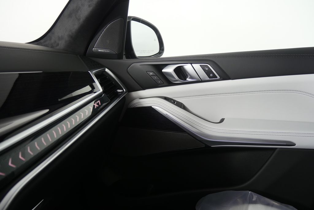 Thumbnail: 2026 BMW X7 - 27