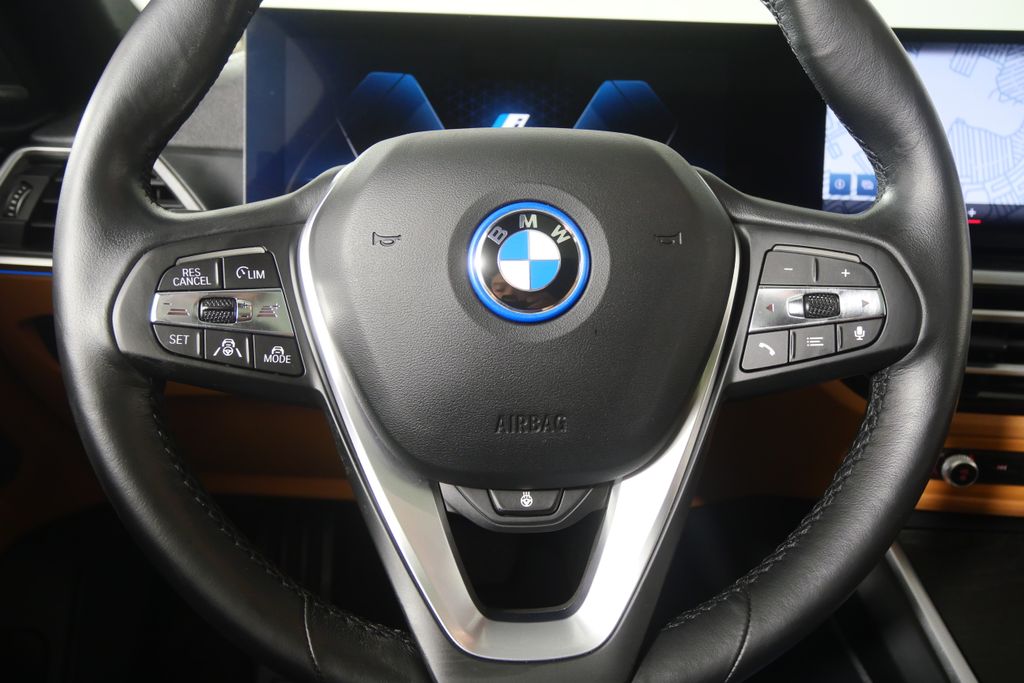 Thumbnail: 2023 BMW i4 - 20