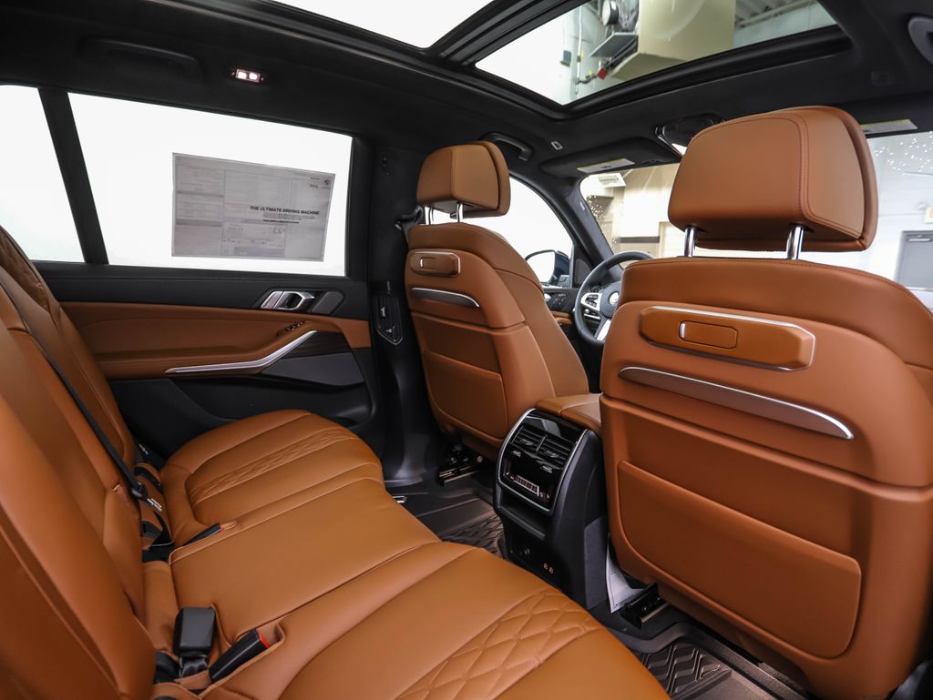 Thumbnail: 2026 BMW X7 - 32