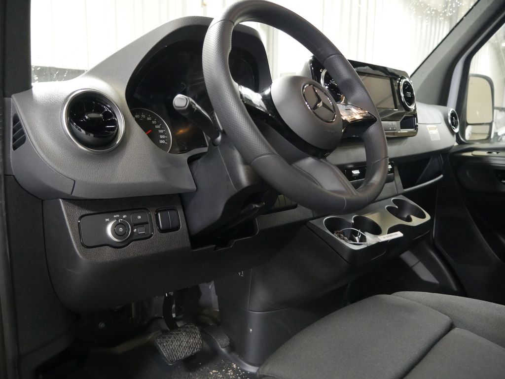 Thumbnail: 2026 Mercedes-Benz Sprinter - 7