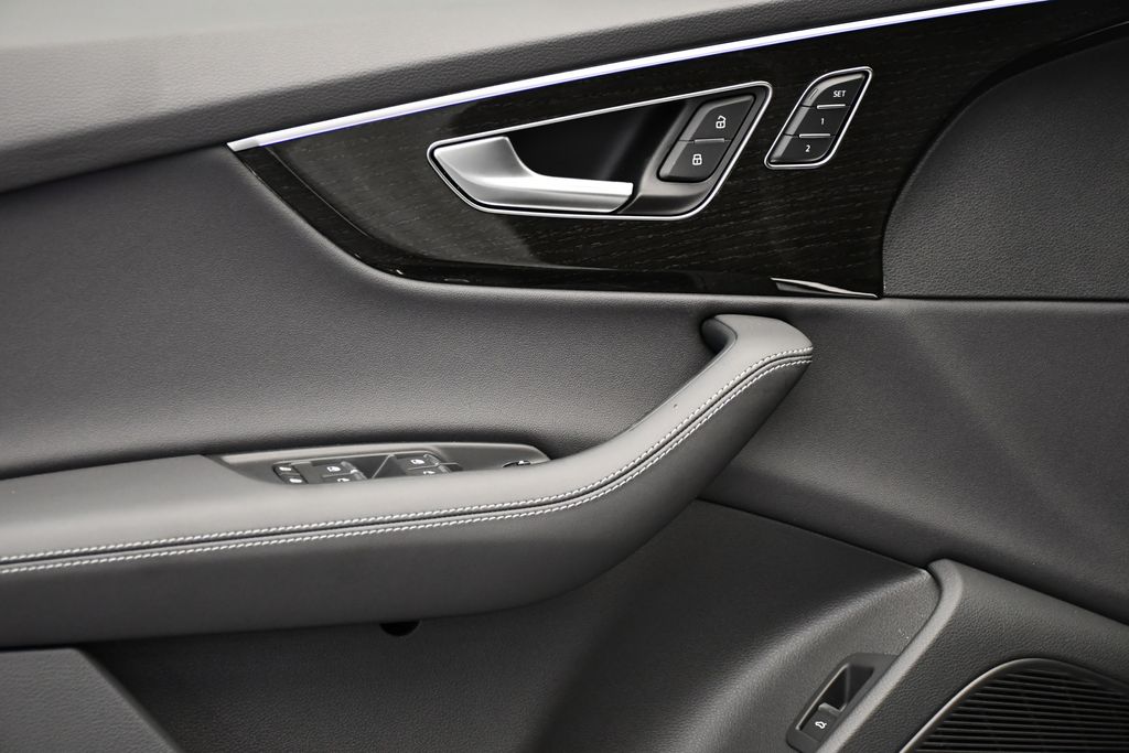 Thumbnail: 2026 Audi Q7 - 32