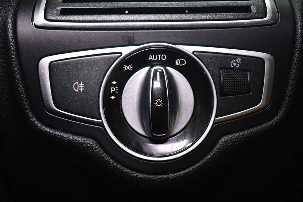 Thumbnail: 2017 Mercedes-Benz C-Class - 21