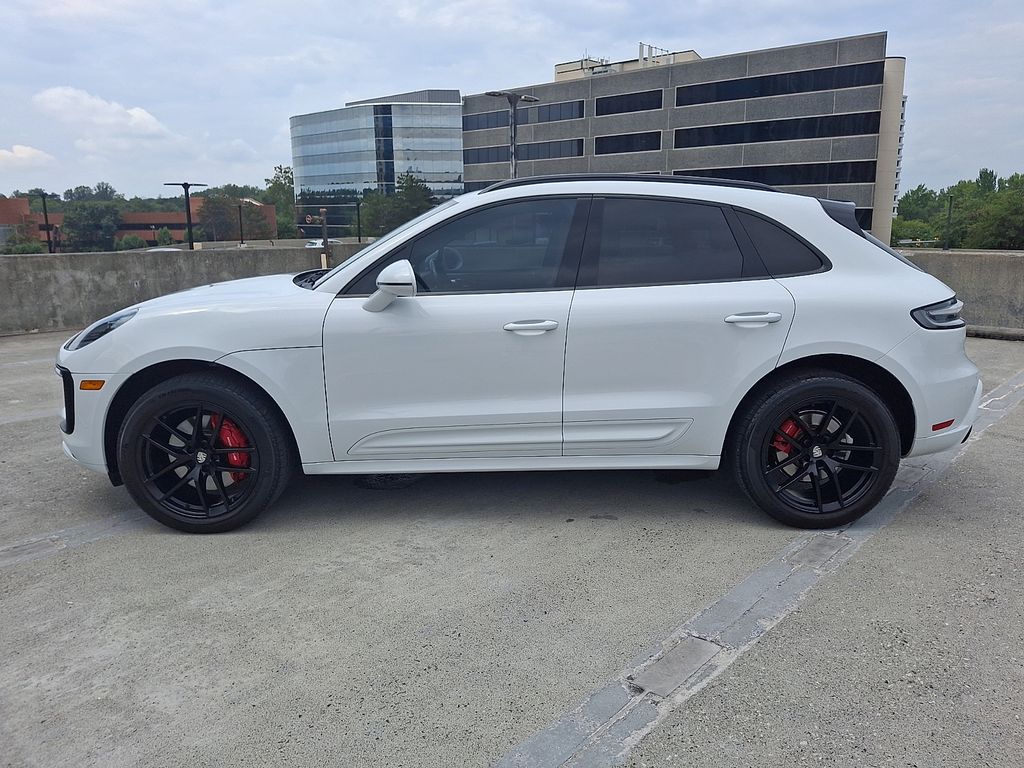 Thumbnail: 2022 Porsche Macan - 2