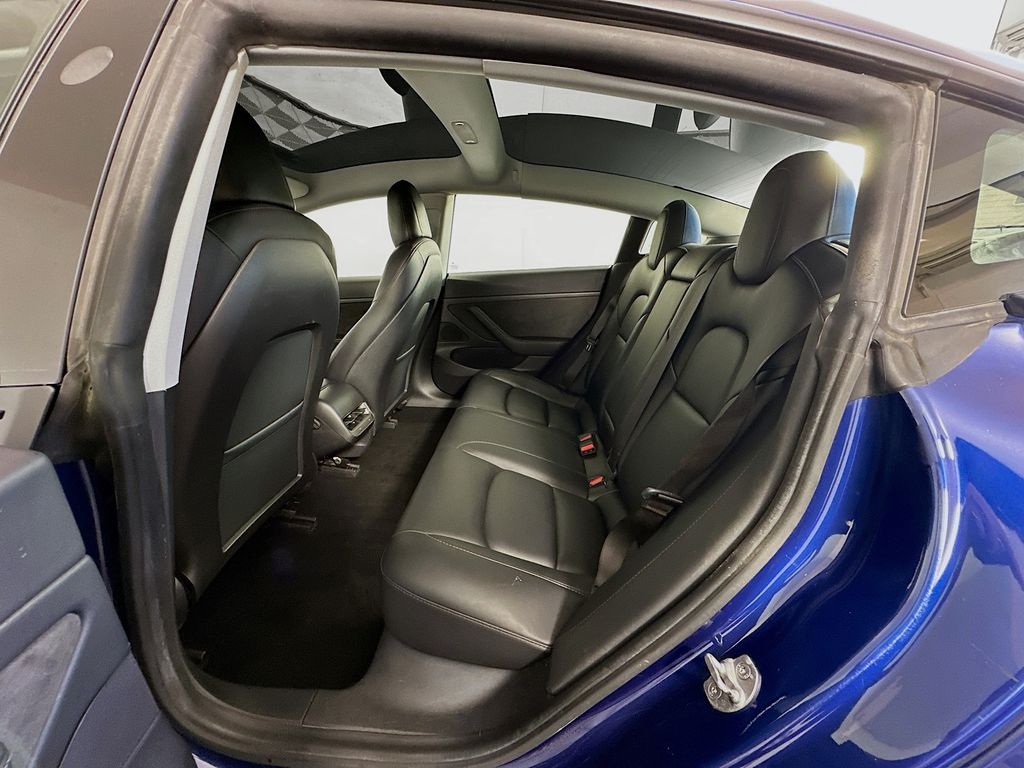 Thumbnail: 2021 Tesla Model 3 - 25
