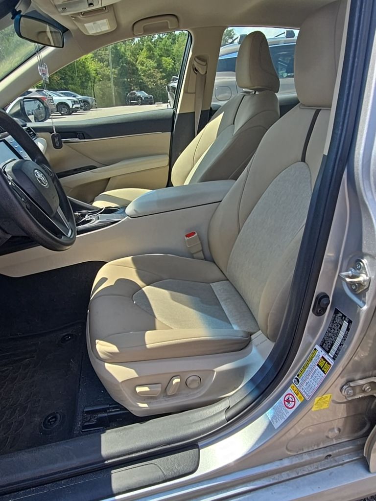 2018 Toyota Camry SE XLE photo 9